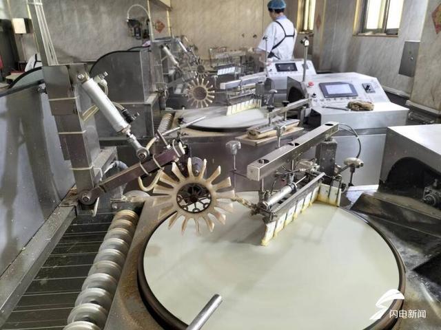 煎饼行业,日产煎饼3万斤,实现从全自动煎饼机的研发,制作,销售到煎
